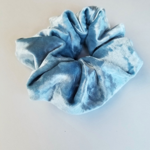Light blue velvet Scrunchie - Picture 2 of 2